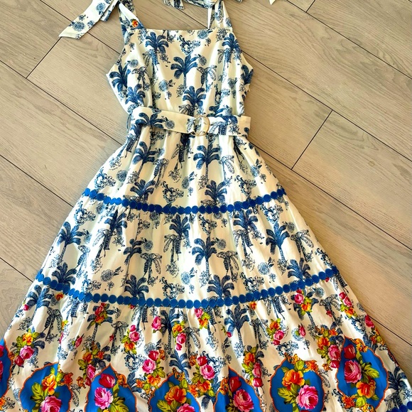 Eye-catching Emily Lovelock sundress - Picture 3 of 5